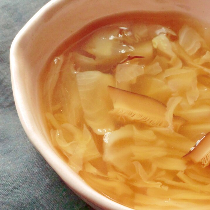 和風でも洋風でもない?謎の味わいキャベツスープ